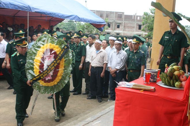 Truy điệu trung tá hy sinh trong vụ nổ súng ở cửa khẩu - ảnh 4